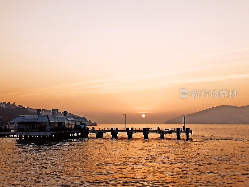 Büyükada Heybeliada日落在马尔马拉海靠近土耳其伊斯坦布尔